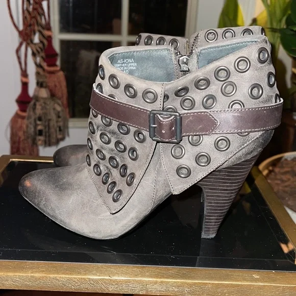 Ash Shoes | Ash Iona Grommet-Embellished Leather Ankle Boots - Picture 2 of 6